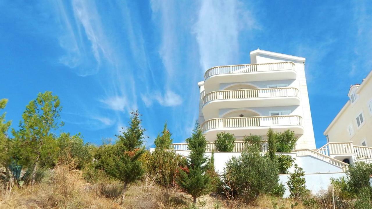 Seafront Apartments Nemira Omiš Exterior foto